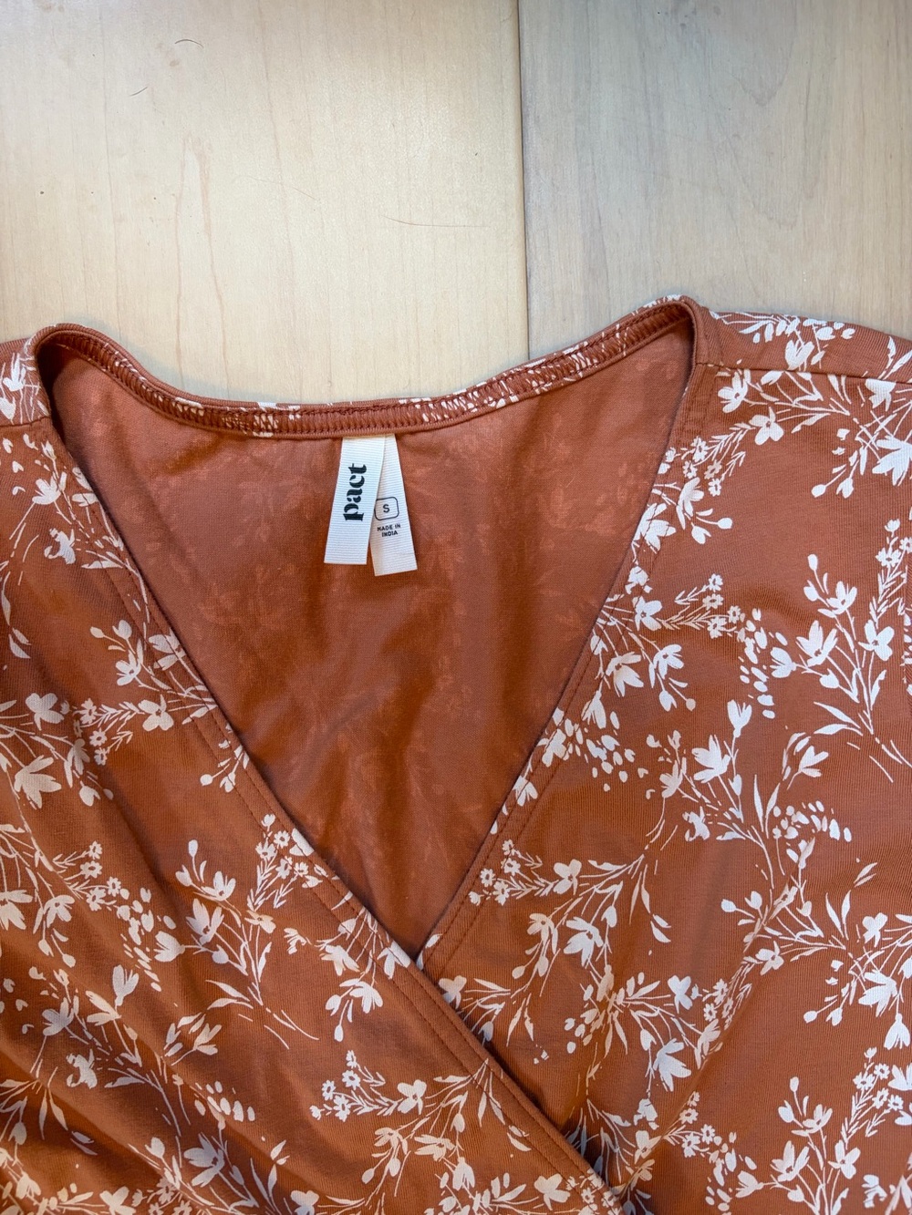 Pact Organic Cotton Fit & Flare Crossover Dress Rust Terracotta Floral Pockets S - Picture 4 of 10